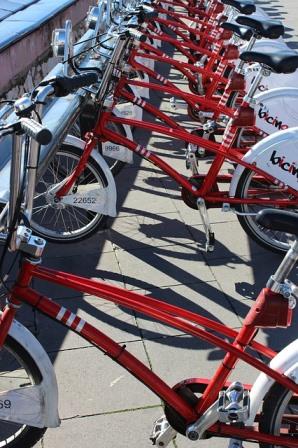 Las bicicletas compartidas están presentes en cada vez más ciudades.
